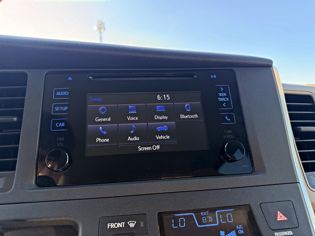 2015 Toyota Sienna - $10,995