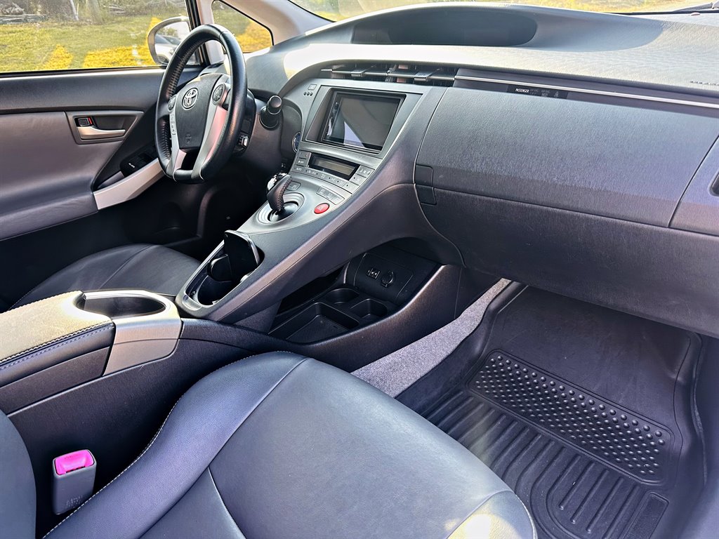2013 Toyota Prius - $10,995