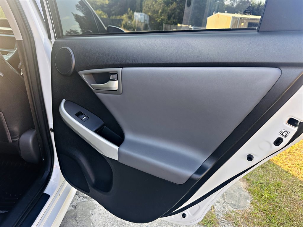 2013 Toyota Prius - $10,995