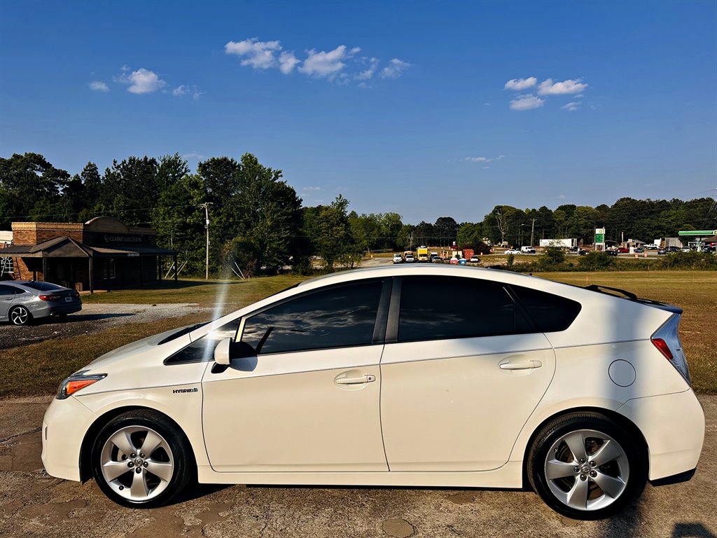 2013 Toyota Prius - $10,995