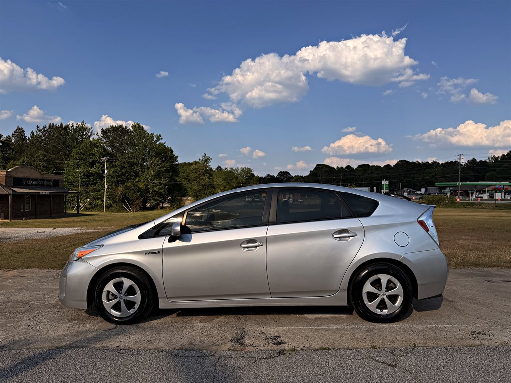 2014 Toyota Prius - $10,995