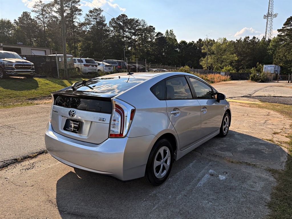 2014 Toyota Prius - $10,995