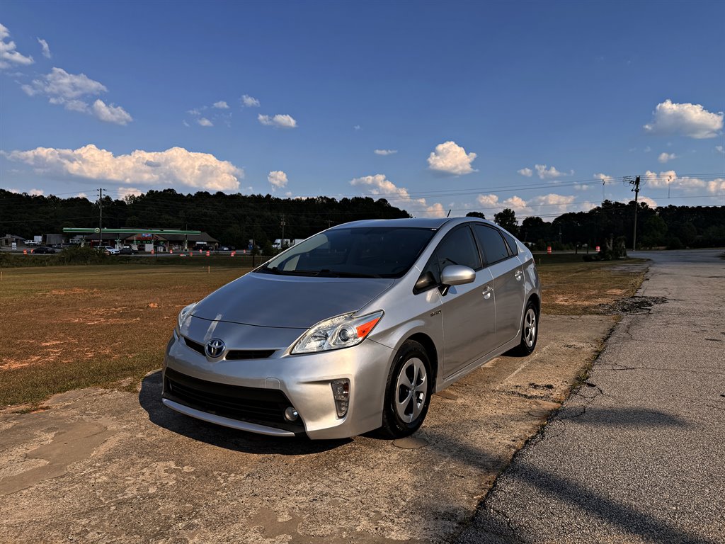 2014 Toyota Prius - $10,995