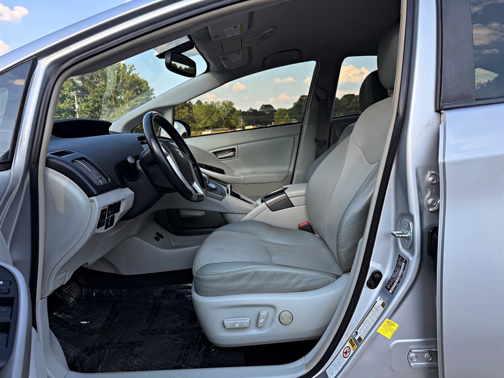 2014 Toyota Prius - $10,995