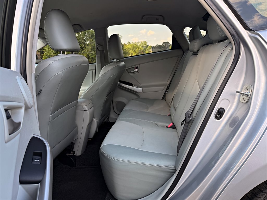 2014 Toyota Prius - $10,995
