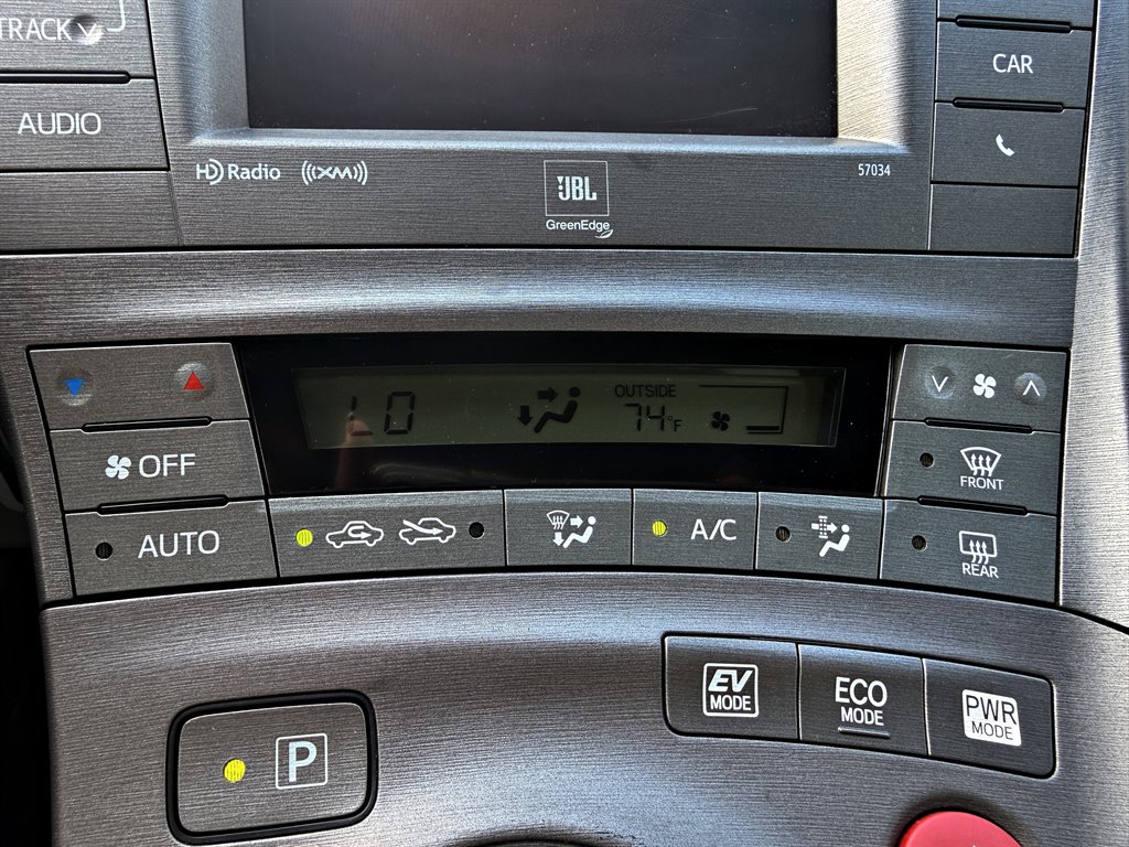 2014 Toyota Prius - $10,995