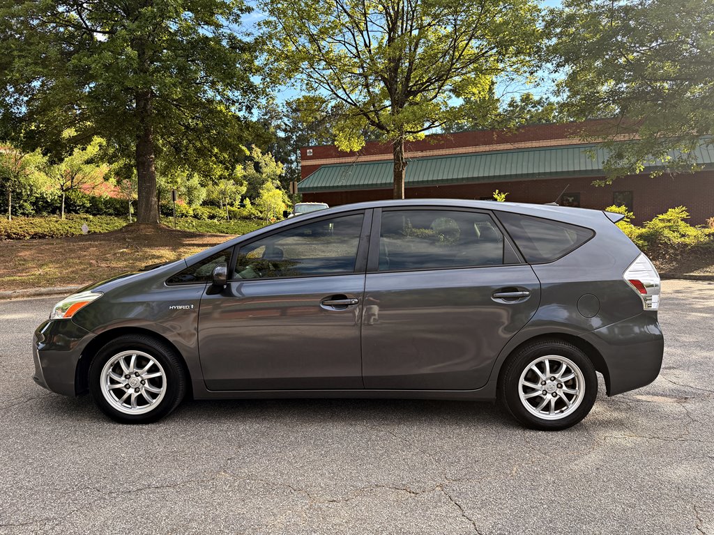 2014 Toyota Prius - $10,995
