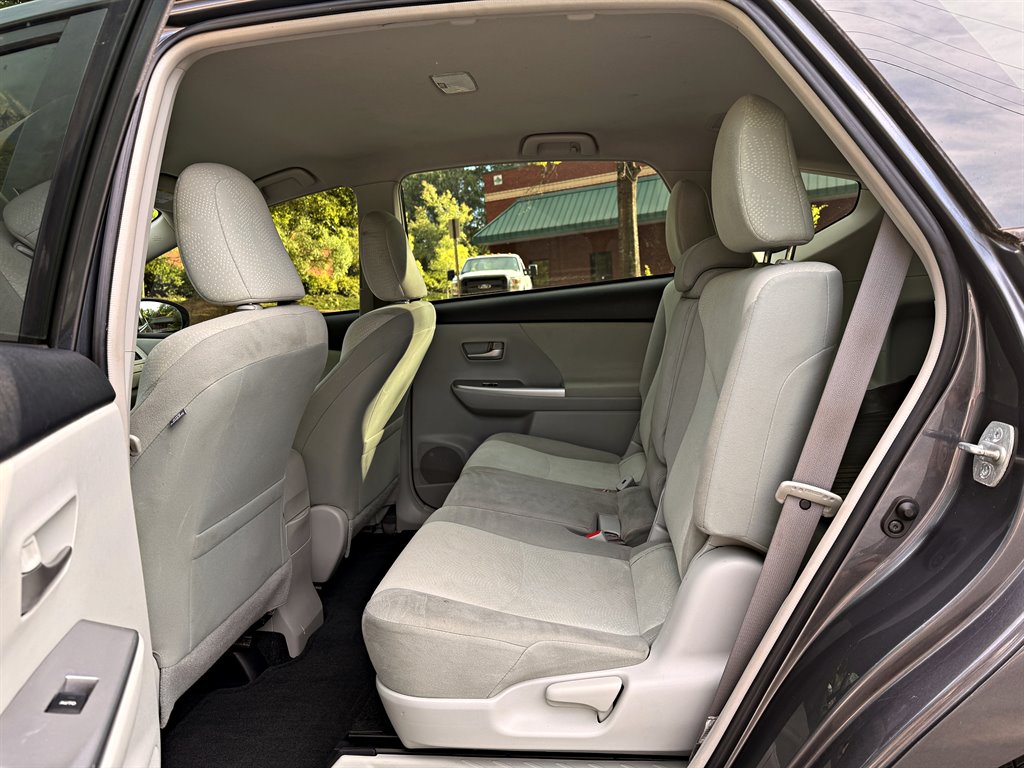 2014 Toyota Prius - $10,995