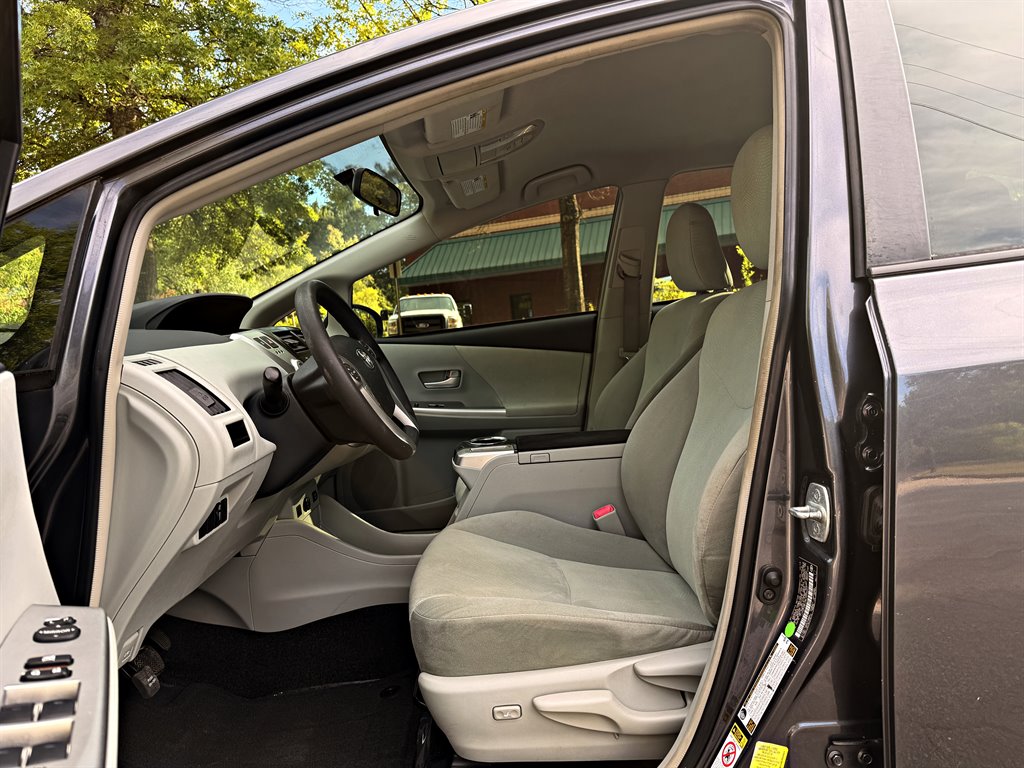 2014 Toyota Prius - $10,995