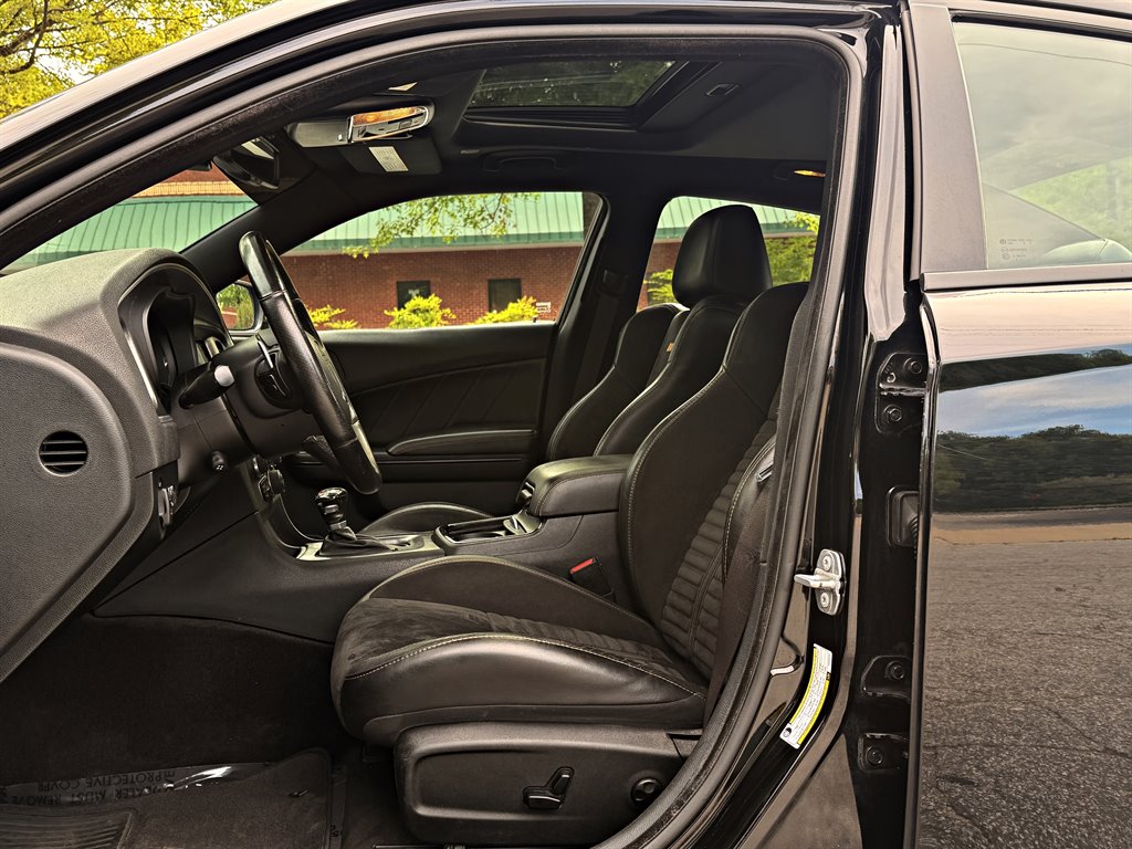 2018 Dodge Charger - $27,995
