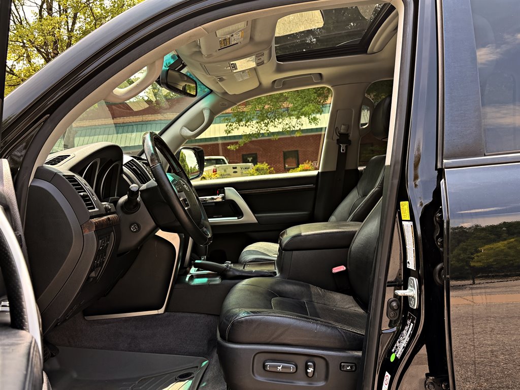 2013 Toyota Land Cruiser - $26,995