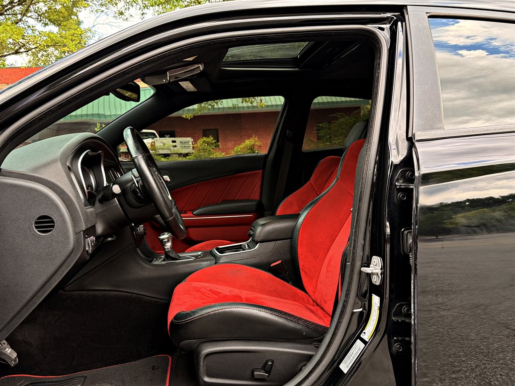 2016 Dodge Charger - $28,995