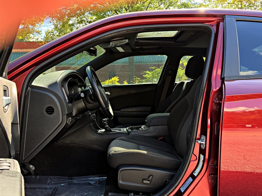 2018 Dodge Charger - $19,995