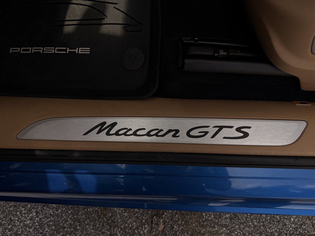 2017 Porsche Macan - $22,995