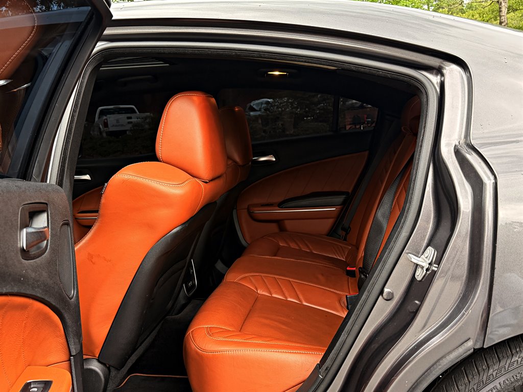 2018 Dodge Charger - $28,995