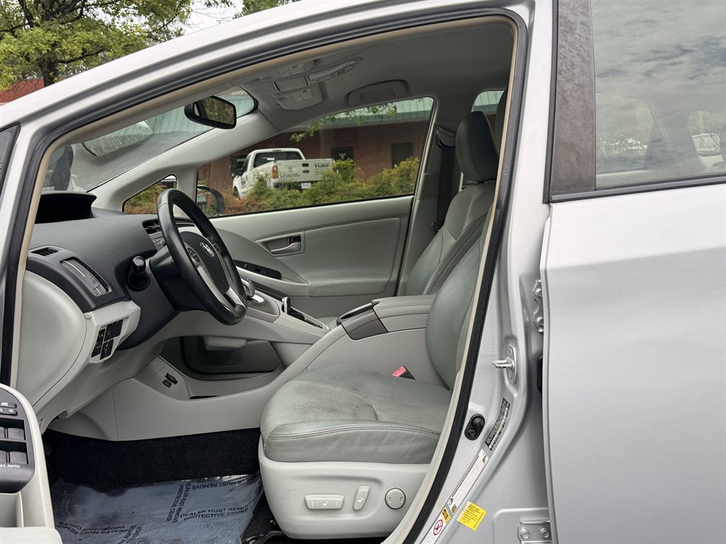 2013 Toyota Prius - $9,995