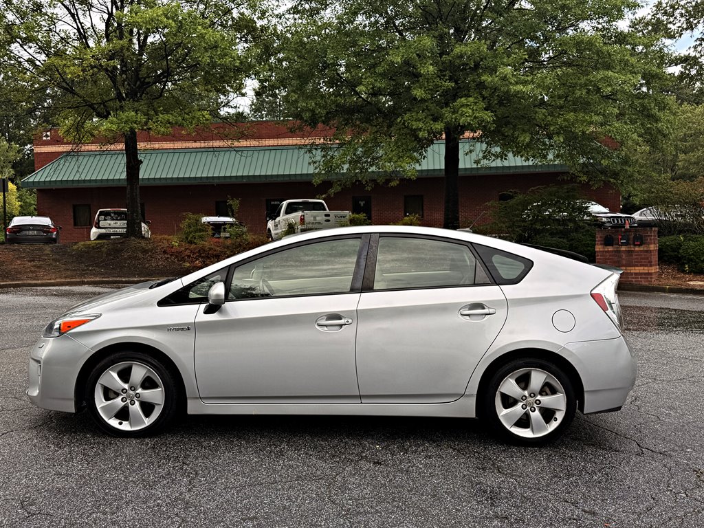 2013 Toyota Prius - $9,995