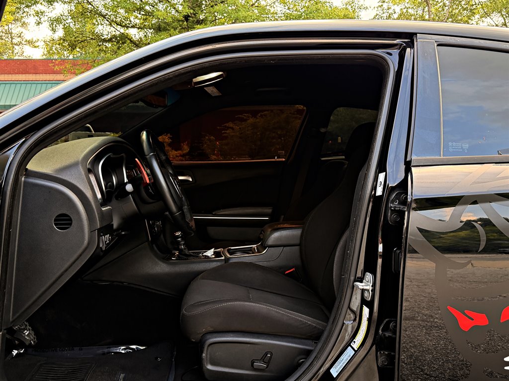 2017 Dodge Charger - $25,995