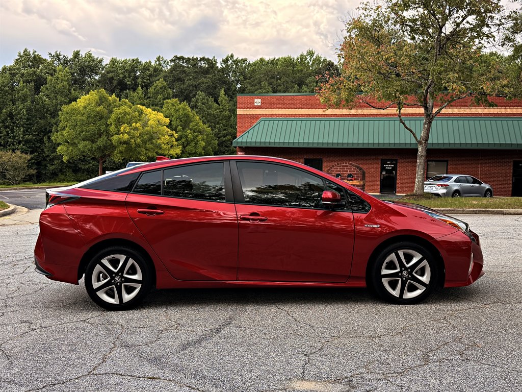 2016 Toyota Prius - $14,995