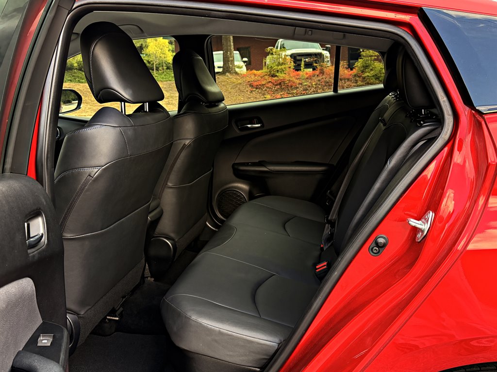 2016 Toyota Prius - $14,995