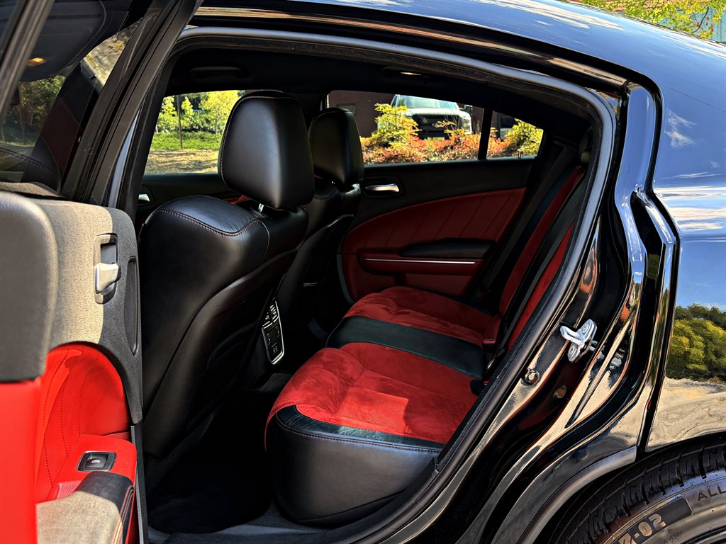 2018 Dodge Charger - $27,995