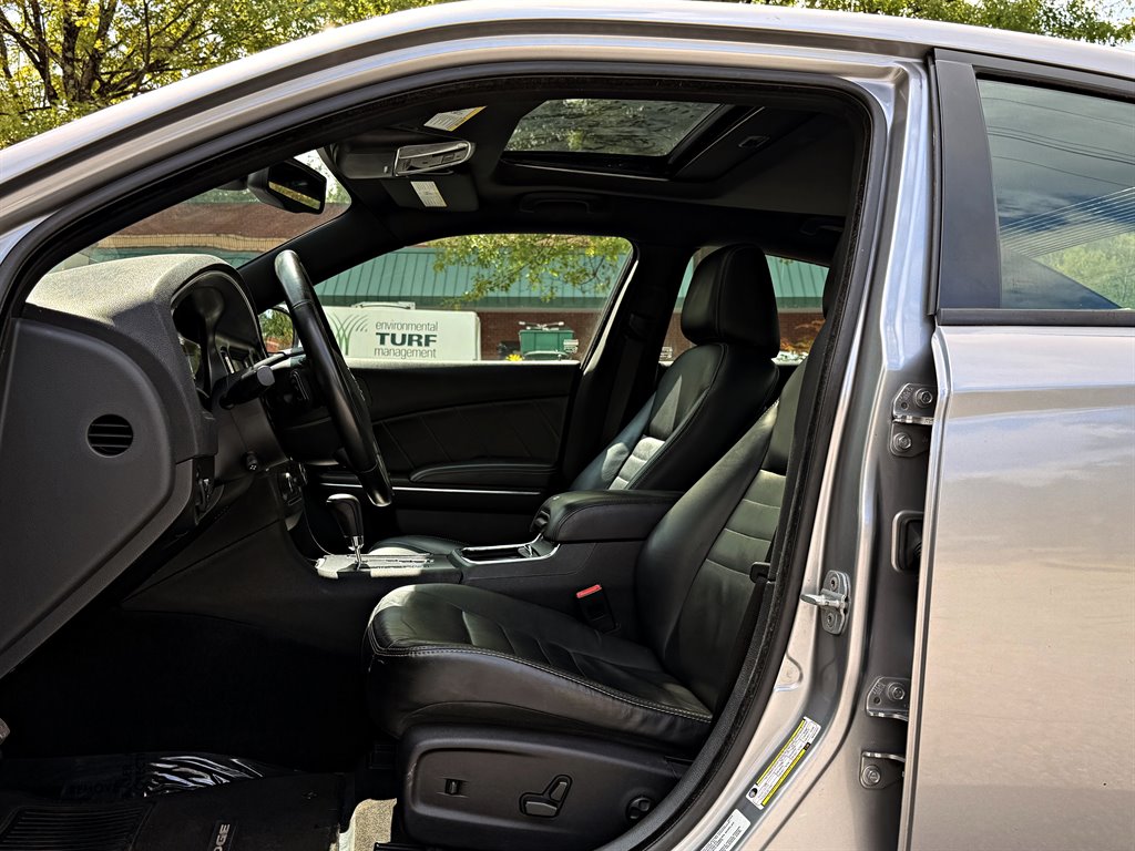 2011 Dodge Charger - $10,995