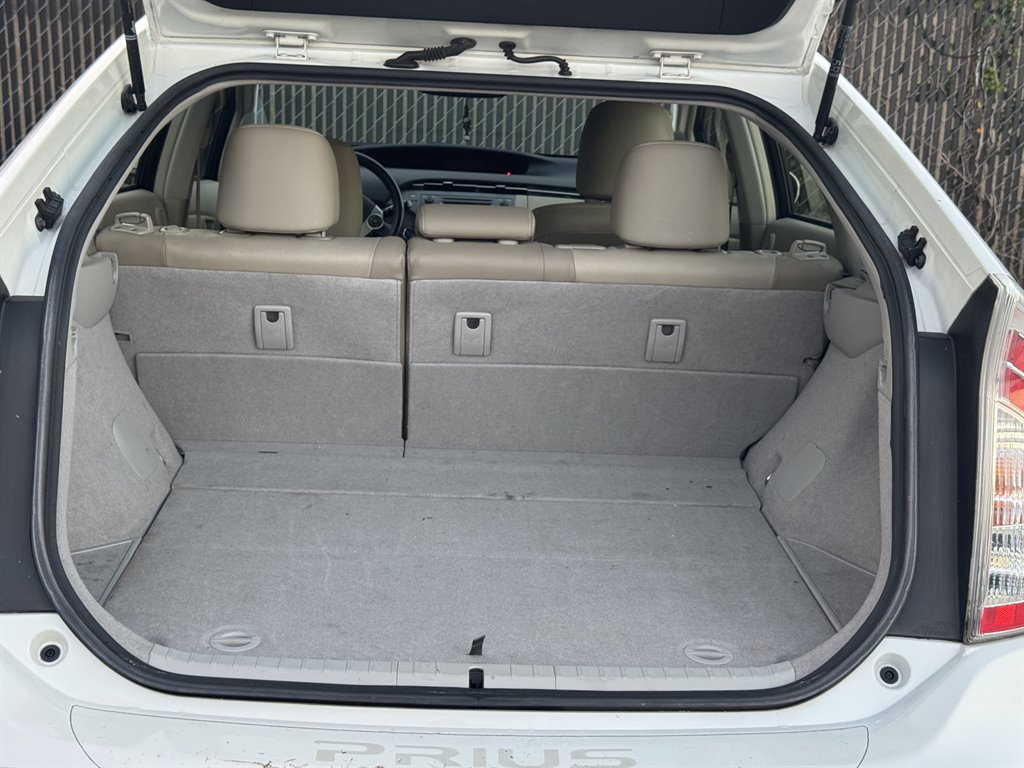 2014 Toyota Prius - $10,995