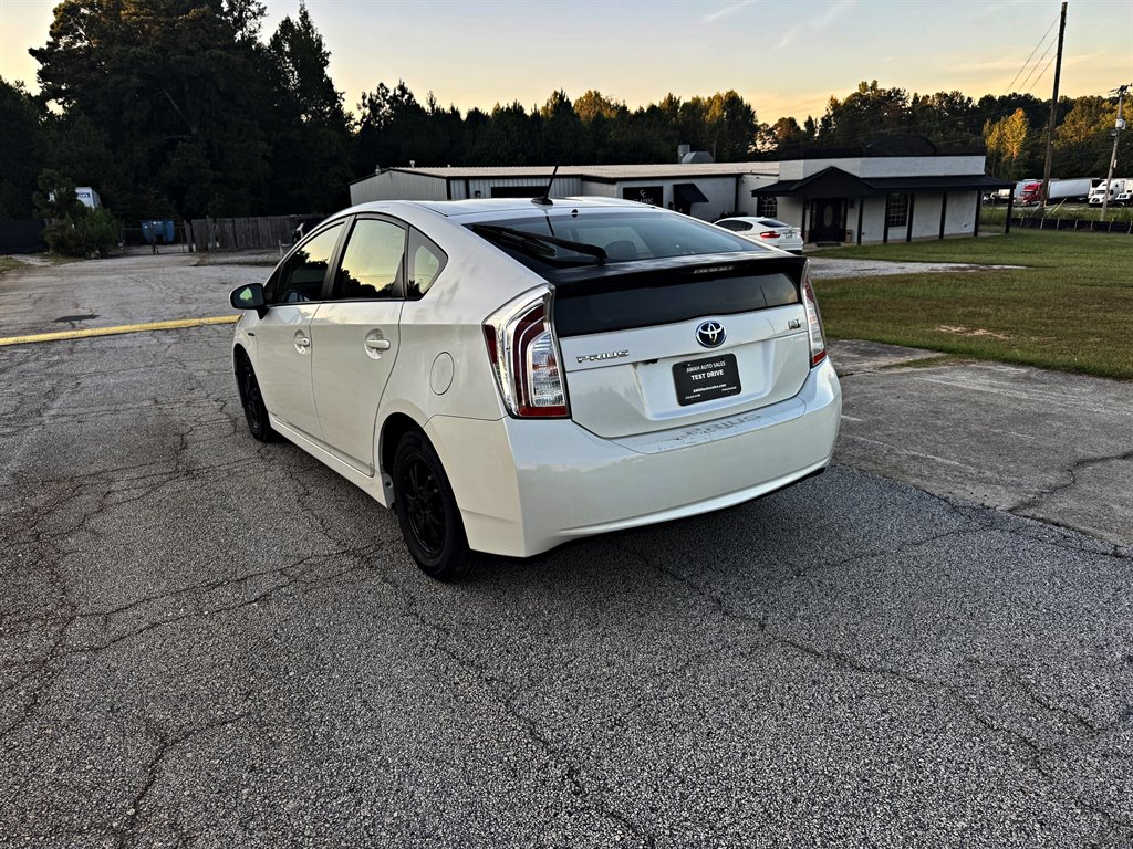 2014 Toyota Prius - $10,995