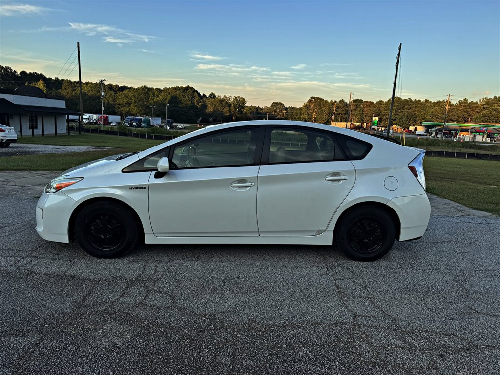 2014 Toyota Prius - $10,995