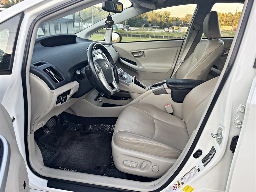 2014 Toyota Prius - $10,995