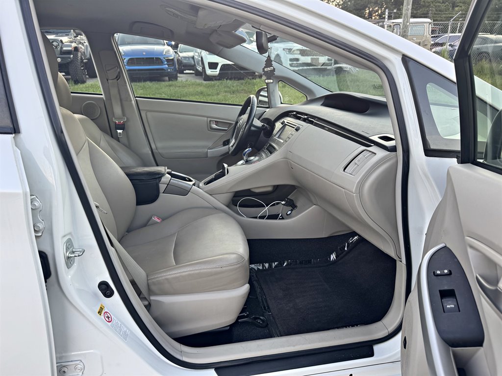 2014 Toyota Prius - $10,995
