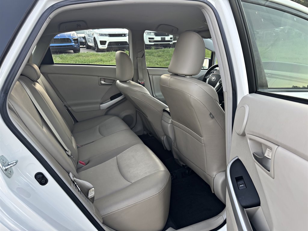 2014 Toyota Prius - $10,995