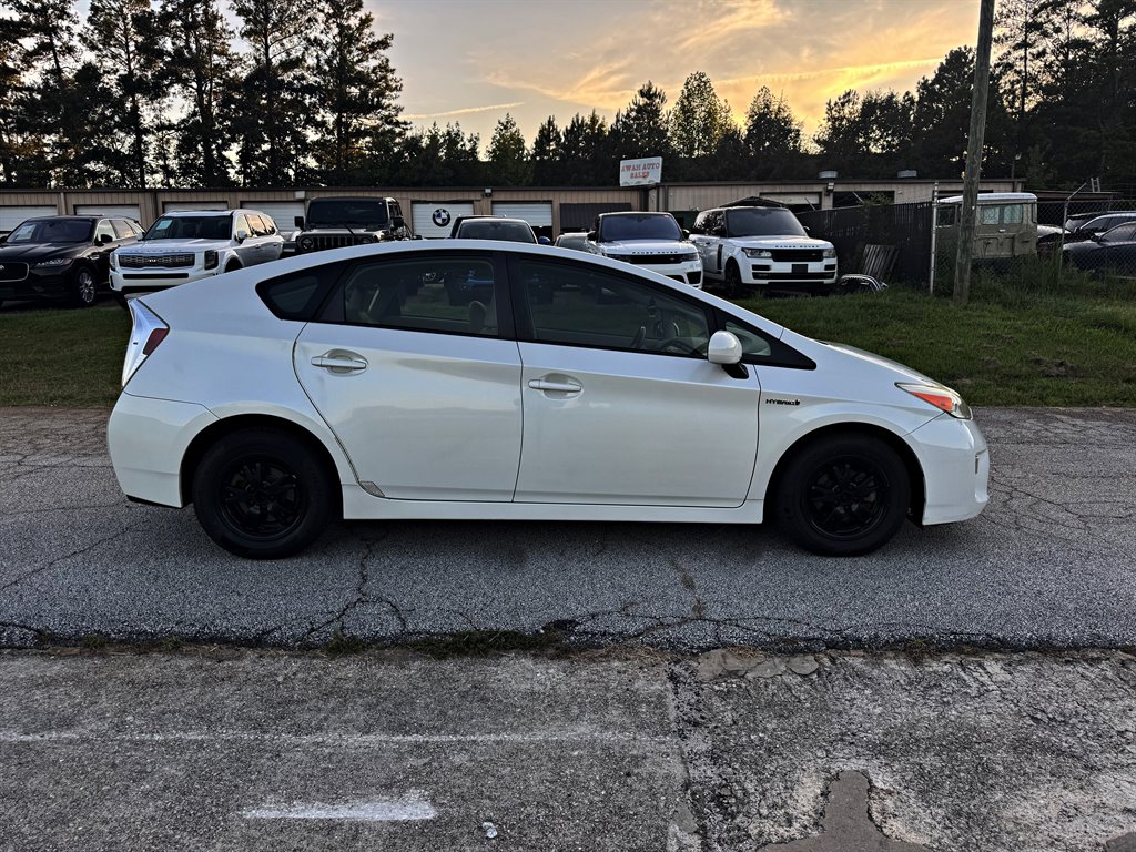 2014 Toyota Prius - $10,995