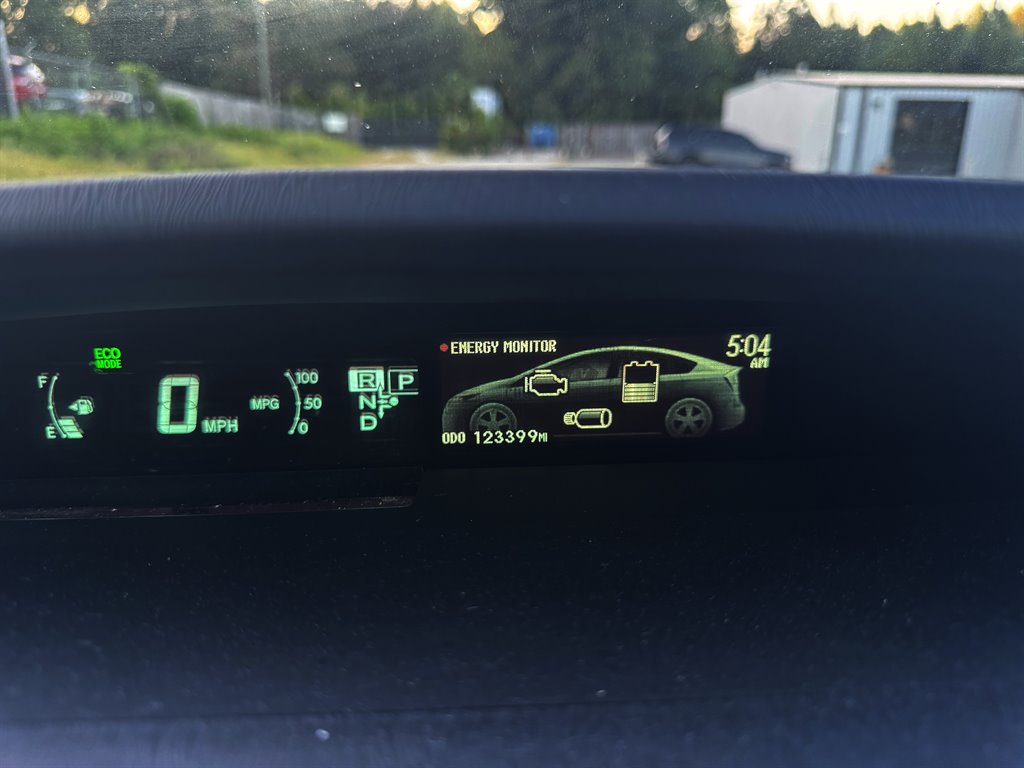 2014 Toyota Prius - $10,995