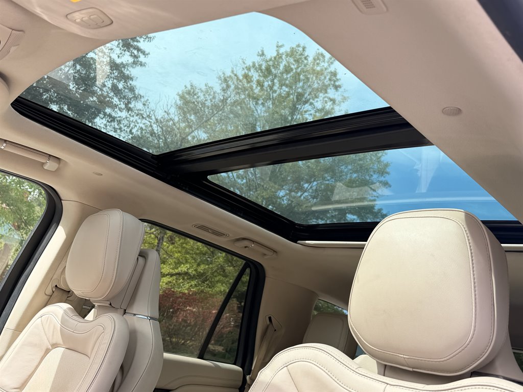 2018 Lincoln Navigator - $17,995