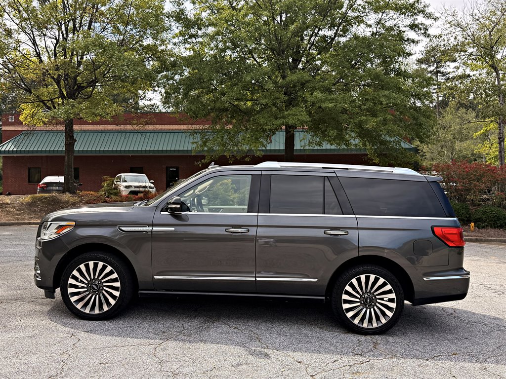 2018 Lincoln Navigator - $17,995
