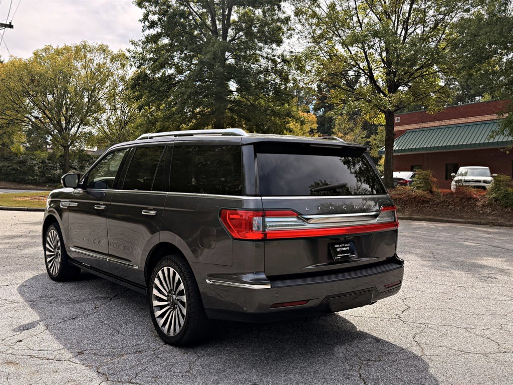 2018 Lincoln Navigator - $17,995