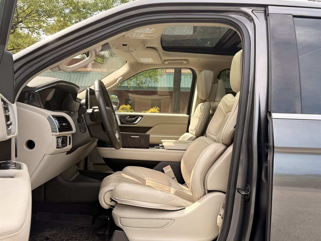 2018 Lincoln Navigator - $17,995