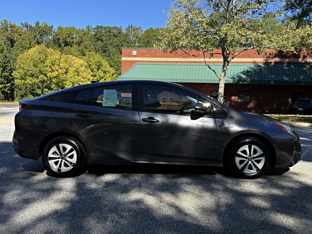 2018 Toyota Prius - $15,995
