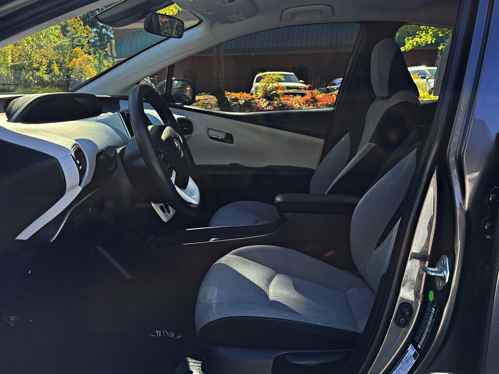 2018 Toyota Prius - $15,995