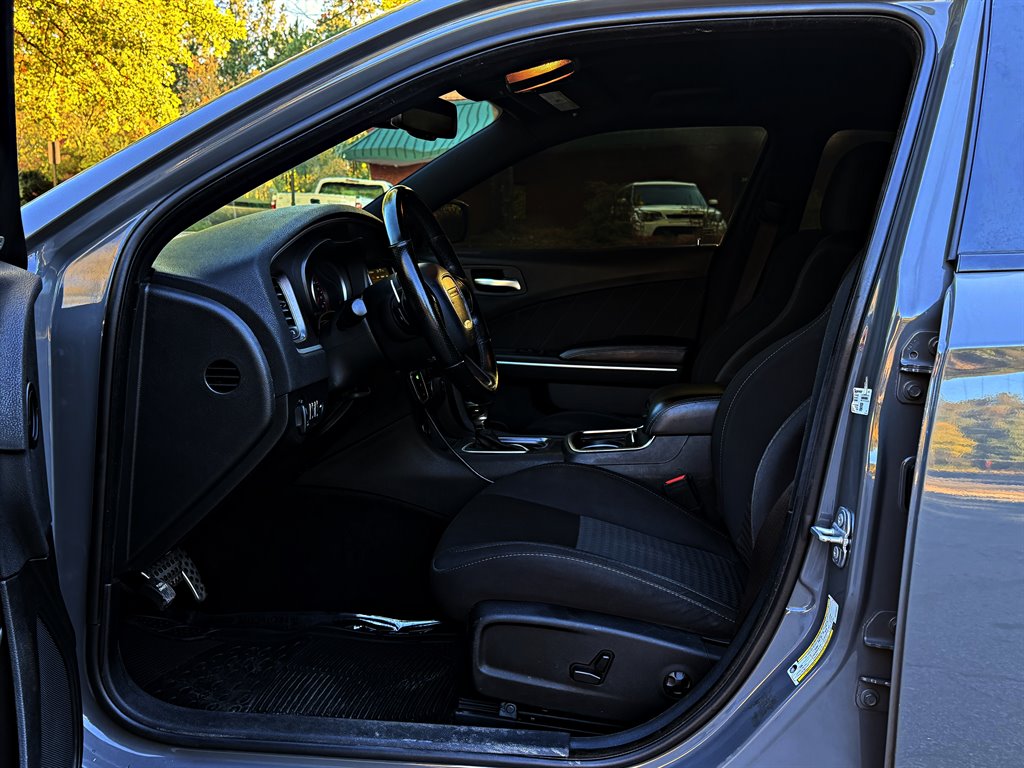 2019 Dodge Charger - $28,995