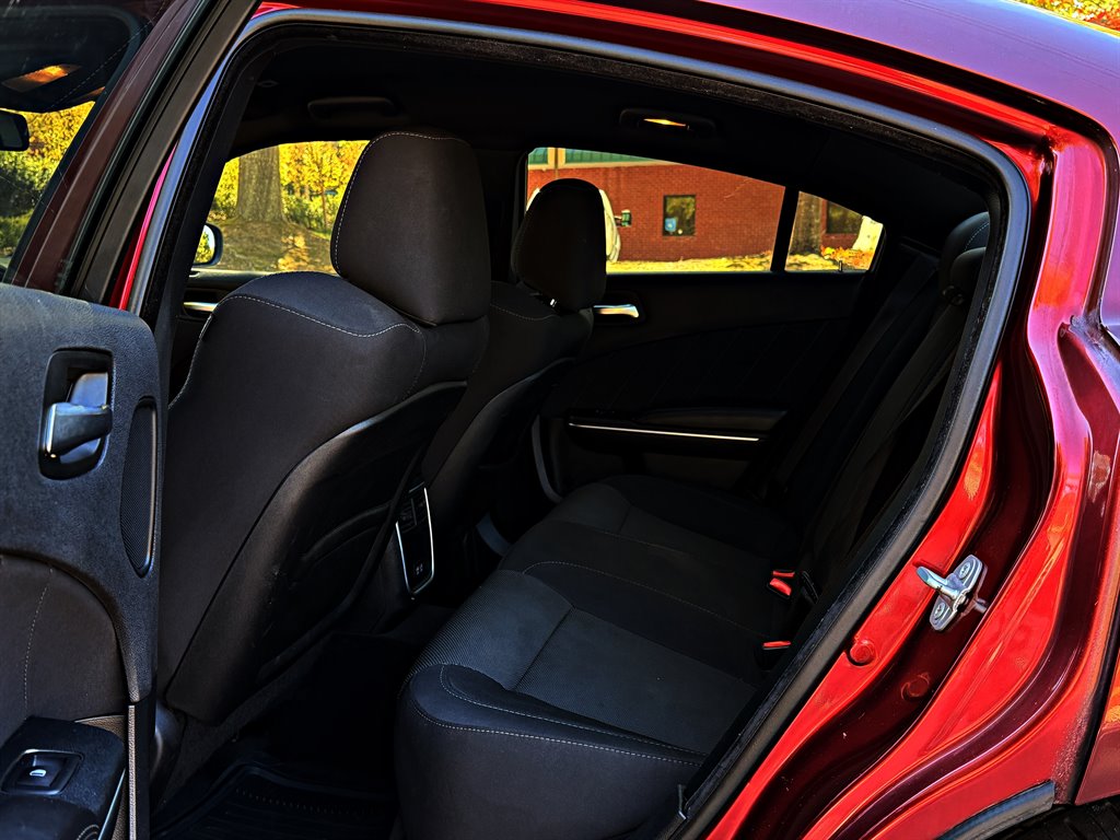 2018 Dodge Charger - $27,995