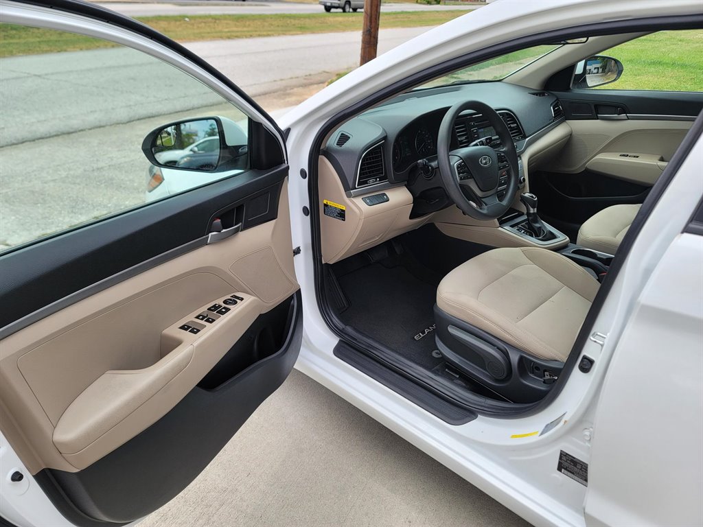 2018 Hyundai Elantra SE photo