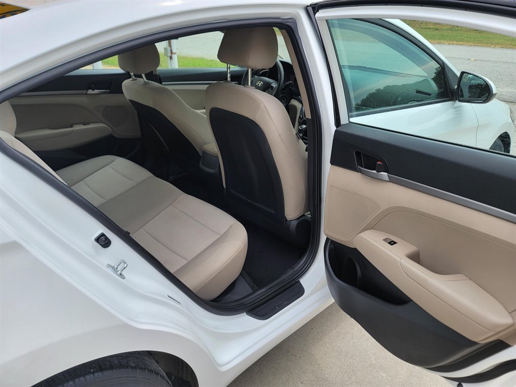 2018 Hyundai Elantra SE photo