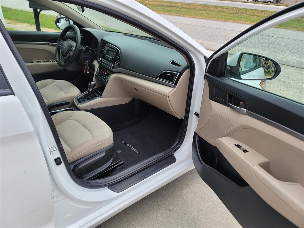 2018 Hyundai Elantra SE photo