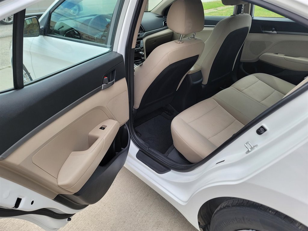 2018 Hyundai Elantra SE photo