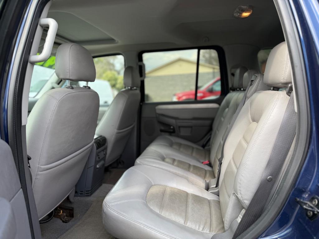 2004 Ford Explorer XLT photo