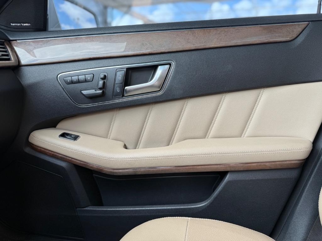 2013 Mercedes-Benz E-Class E350 4MATIC Luxury photo