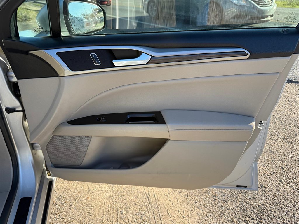 2017 Ford Fusion SE photo