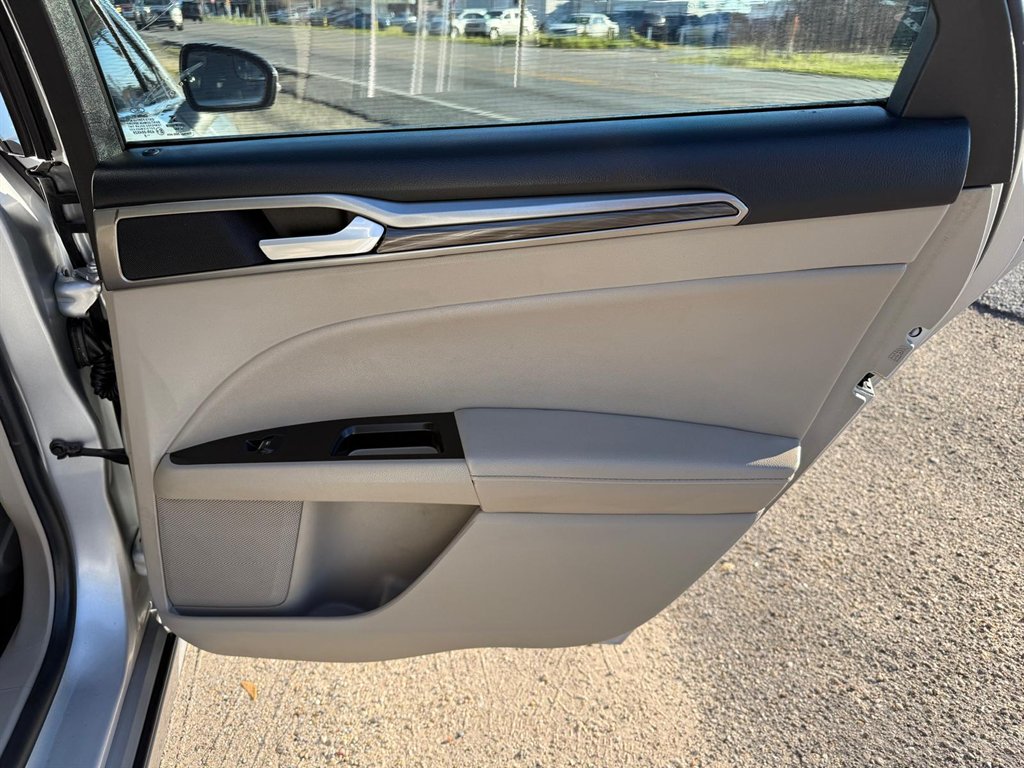 2017 Ford Fusion SE photo